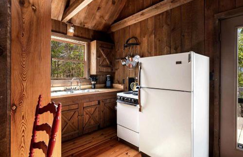 Vibrant Woodland Cabin Sanctuary near Great Cacapon River in West Virginia - Foto 19