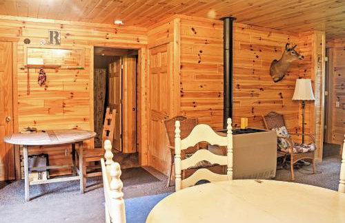 Gould City Lakefront Hideaway with Dock and Rowboat! - Foto 7