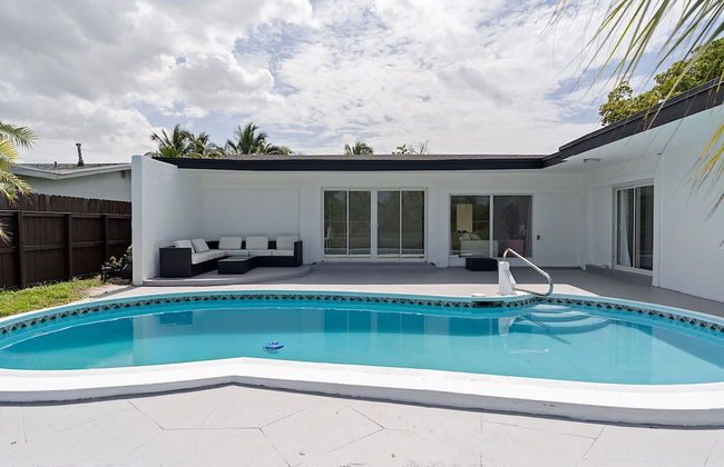 Dreamy 4BR Getaway w Private Pool Luxe Patio in Miramar - Foto 31