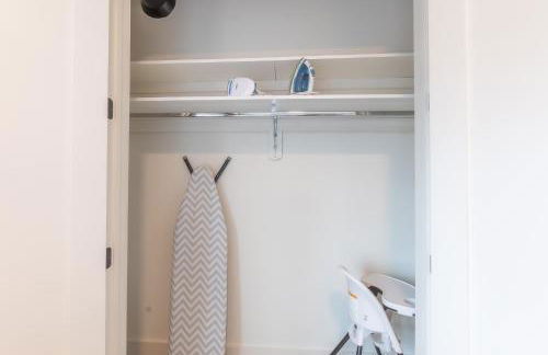 Bright and Bold Escape with NYC Views and Free Parking, Sleeps 9 and 2 Baths - Foto 44