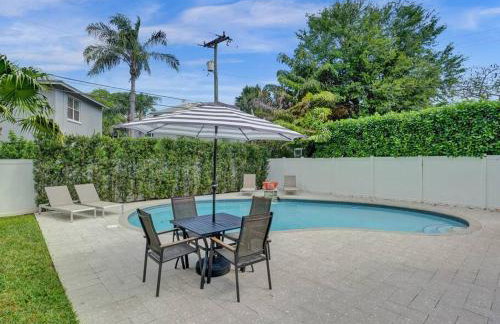 Contemporary 2BR Home with Pool & BBQ Access - Foto 29