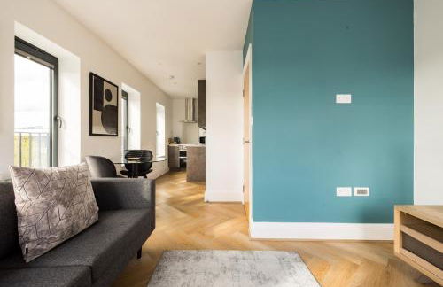 Staines Riverside by Charles Hope - Foto 48