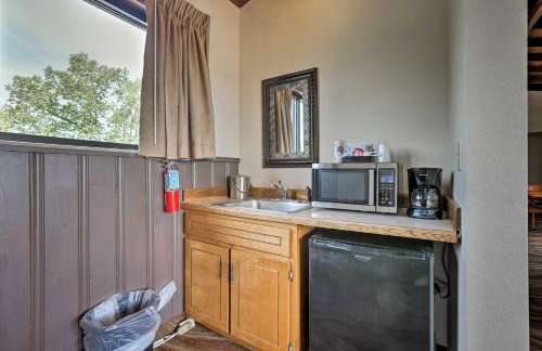 Burkesville Apt w/ Deck, Views & Pool Access! - Foto 17