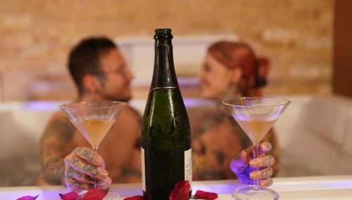 La Cadurcienne "Love room" jacuzzi & pièce secrète Cahors centre historique - Photo 5