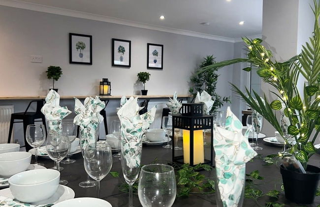 The Cheshire Gathering - Hot Tub 8 Bedroom - Photo 37