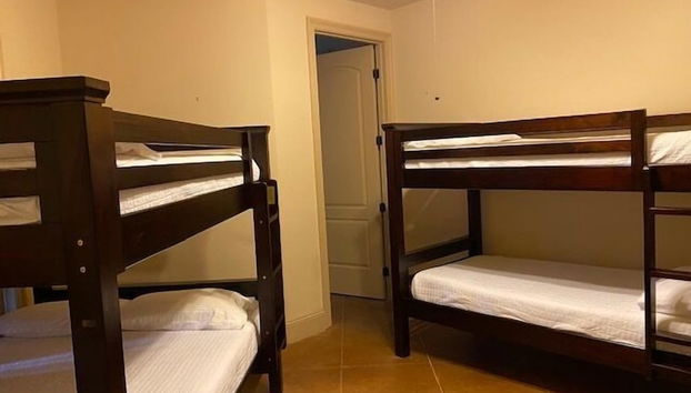 Bel Sol Luxury Tuscan-Style Home Steps to Private Tropical Pool by RedAwning - Foto 2, Habitación