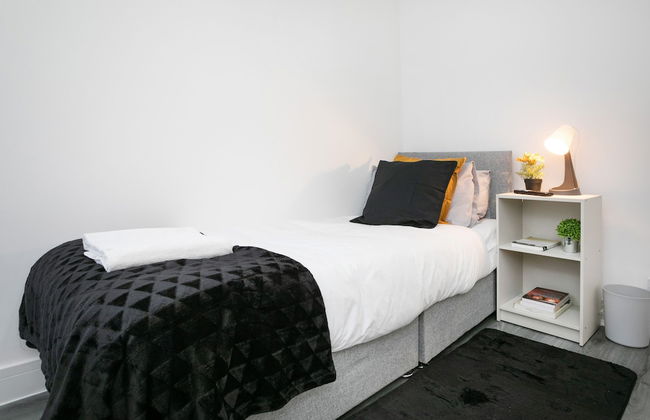 Nottingham Top Serviced Home - Photo 15