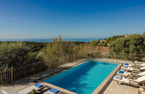 Nikolas by Vintage Travel - Photo 2