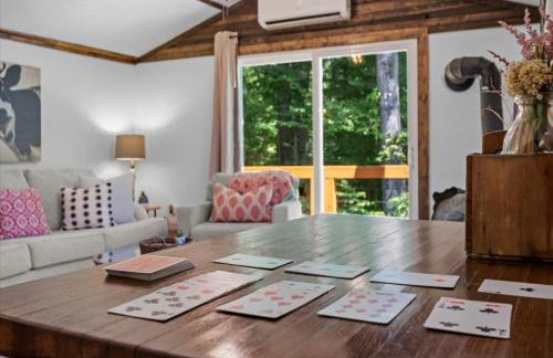 The Heartwood Hideaway-Charming Cabin Getaway-Trails, Creek, and Starry Nights - Foto 62