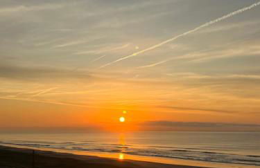 Lindo Studio Matinhos Prédio na beira mar. - Foto 8
