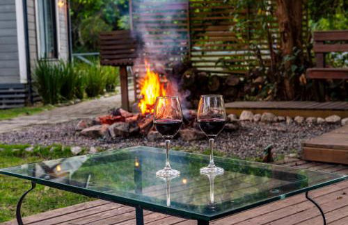 Tiny House com Banheira Privativa, Deck no Jardim com Rede Suspensa sobre o Riacho e Lareira Externa em Meio à Natureza - Photo 19