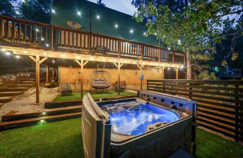 Pine Den Cabin: Arcade+Fire Pit+BBQ - Foto 1