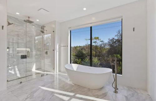 Barton Springs Luxe Heated Pool Spa Sleeps 16 - Photo 58