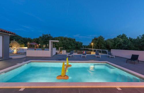 Villa mit Privatpool, Ping-Pong, BBQ - Foto 1