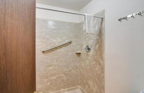 Hot Tub and Heated Pool! Ski Retreat in Winter Park - Foto 17