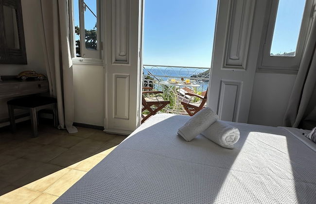 Niriides Hotel & Apartments - Photo 17