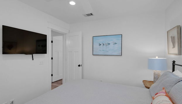 5 Minutes to the Beach; Old Florida Charm + Modern Upgrades - Foto 3, Habitación