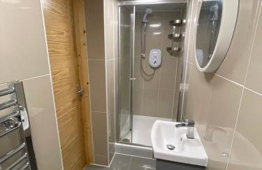 West Midlands-2 Double Bed Room Apartment - Photo 12