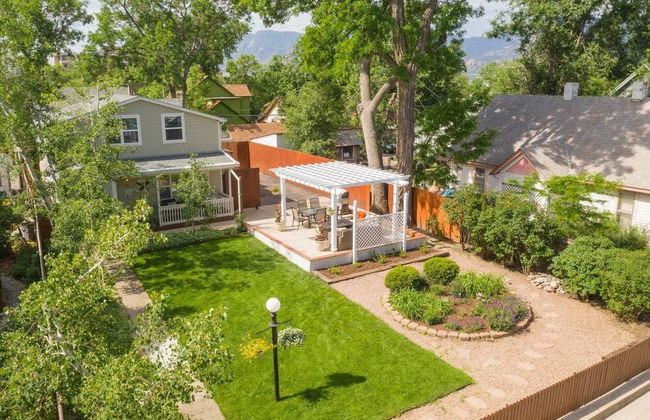 3 Bedroom Downtown with Firepit - Photo 39