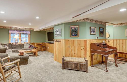 On-Site Pond and Trails Lake Luzerne Cabin - Foto 31