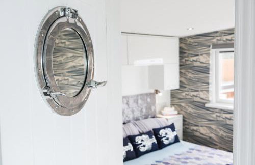 Bovisand Beach Area Chalet, 2-Bed Sea View with Gated Parking & BBQ - Photo 21