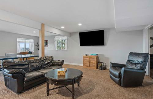 Black Hills Getaway with Hot Tub & Game Room for 18 - Foto 23