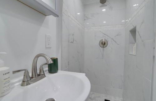 Sojourn Studio Cosmopolitan Pad 5 Min from Metro - Foto 21