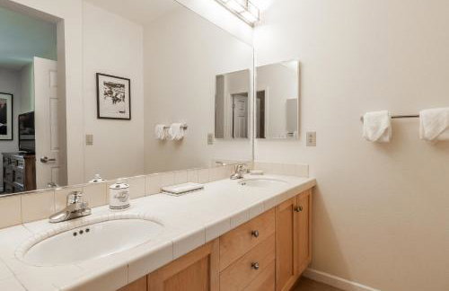 Mammoth Green #210 - Nearly Ski-in Ski-Out 2 Bedroom 2 Bath, Sleeps 6 on Golf Course - Photo 17