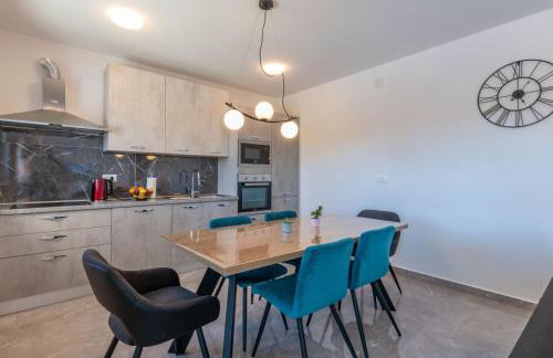 Villa Mia in Labin, a two apartment villa with pool close to the sea - Foto 6