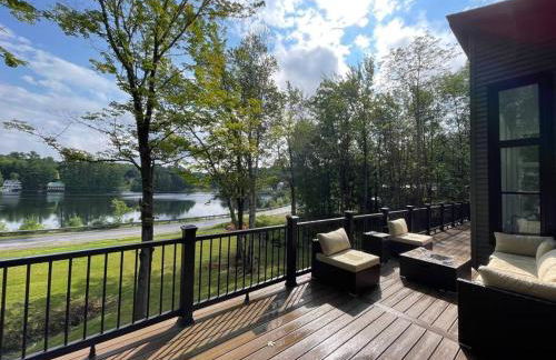 Luxe Modern Lakefront Oasis - Hot Tub, Sunset Views, Pet & Family Friendly! Close to UMF! - Foto 8