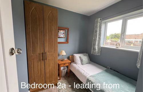 The Plum Tree - 5 luxury modern bedrooms - Photo 10