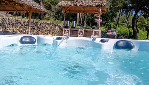 Gîte Lavande vue Luberon 33 hectares piscine Spa Sauna au cœur de Provence - Foto 2