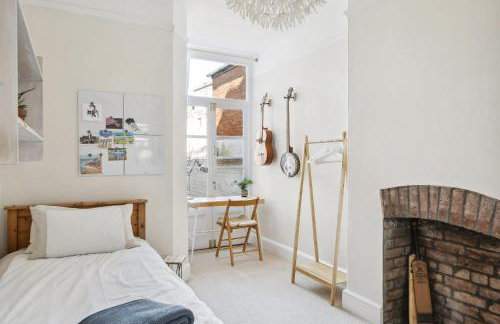 Beautiful Victorian Home on Peaceful Green Square - Foto 23