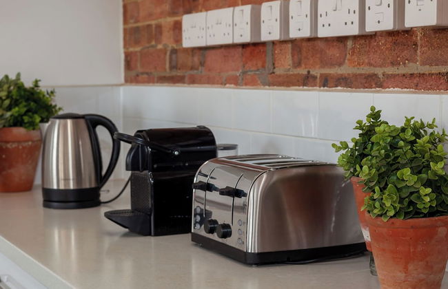 Bowen-Buscarlet at Bicester Heritage - Foto 4