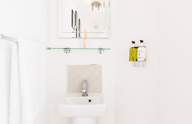 Sherlock Modern Home by Svelte Living - Foto 48