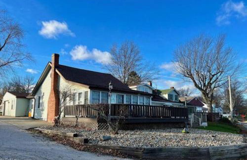 Lakeview - Lake Erie - Ashtabula, OH - 5 Min to GOTL - Fireplace- Deck - King Bed - Foto 16