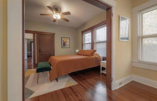 Historic & Cozy Bungalow by Downtown - Foto 21