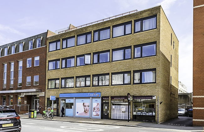 1-bed Apartment: Close to Wimbledon Station - Foto 24