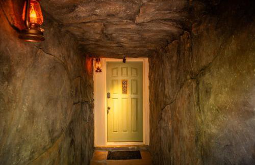 Myrinn-Hobbit Cottage on the Creek Storybook Stay - Foto 48