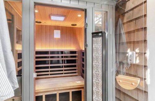 Charming Victorian Oasis with an Elegant and Spacious Haven - Foto 43