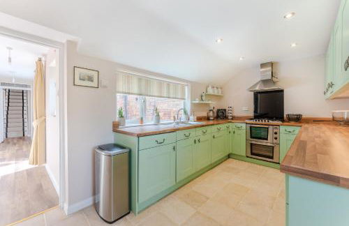 Charming 2 Bed Property - Photo 7