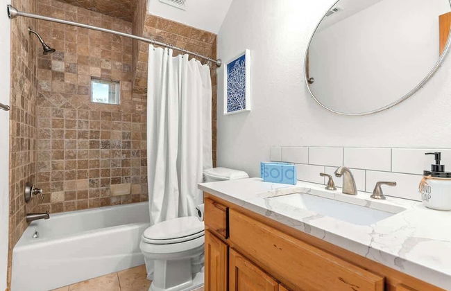 Luxurious Lake Park House: Sleeps 25, Pool, Hot-tub, Firepit and Game Room! - Photo 28