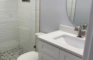 Beautiful Ocean Side 2 Bedroom Condo with Pool - Foto 28