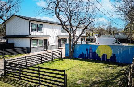 Stylish & Comfy Downtown Gem Irving Parking - Foto 36