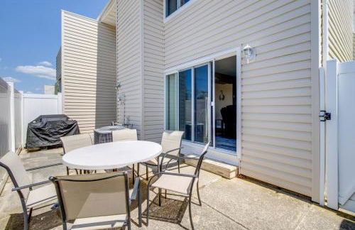 Walk to Brigantine Beach Condo with Furnished Patio - Foto 1