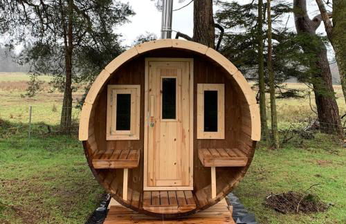 Lovely Semi-rural Caravan & Hot Tub - Sleeps Fam 6 - Photo 31