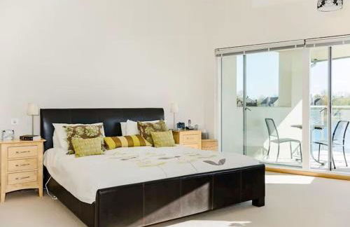 NEW Squirrels Leap Lake Views with Spa Access - Foto 10