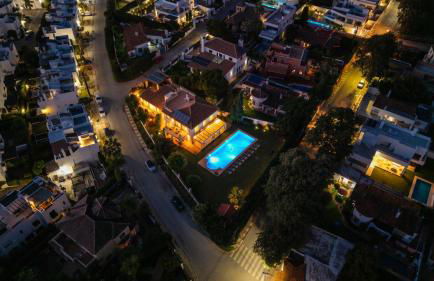 VACATION MARBELLA I Villa Bosquecito, Giant Private Heated Pool, 4min to the Beach, 6 BR, Spacious Villa - Foto 48