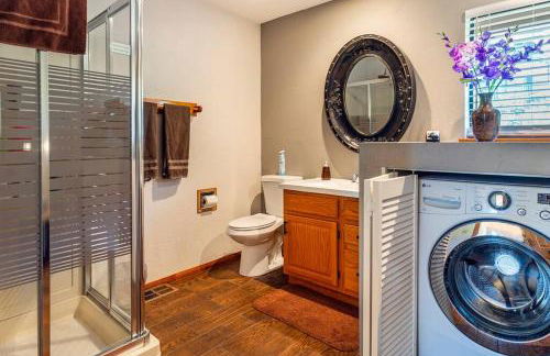 A LIVING CANVAS Amazing Lake View Custom Home - Foto 47