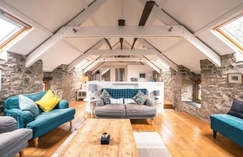 Stunning Converted Granary in Heart of St Davids - Photo 1